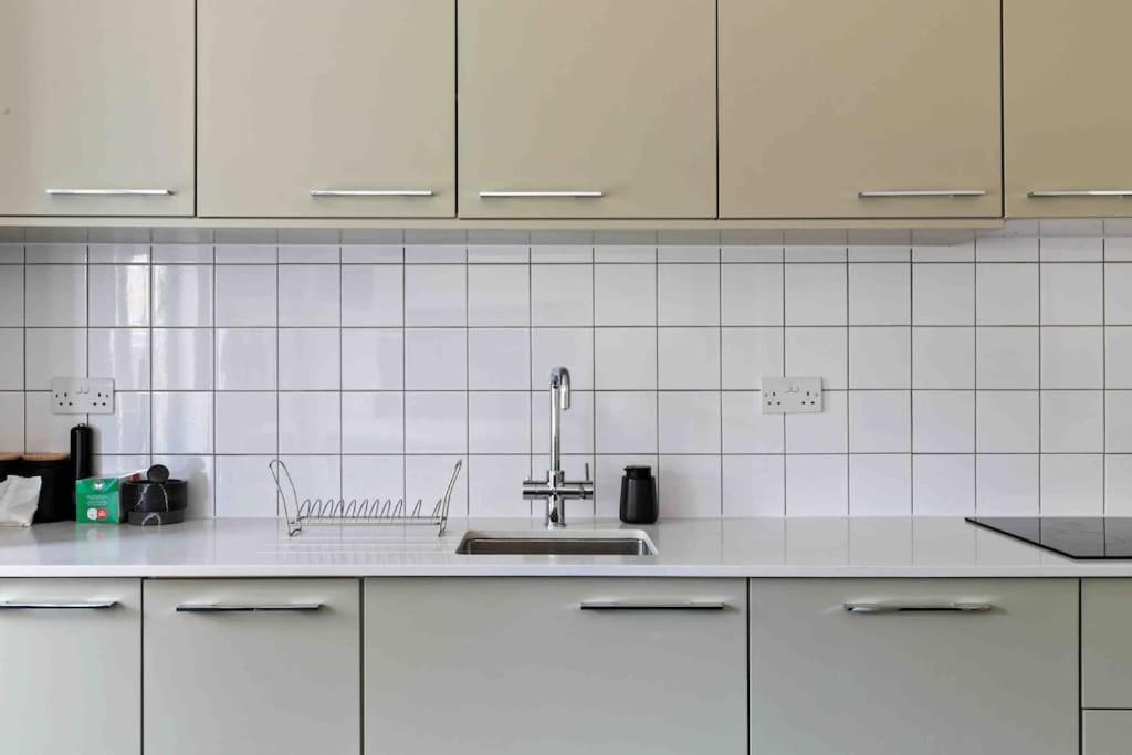 Modern 3 Bed Apartment In Tottenham 伦敦 外观 照片