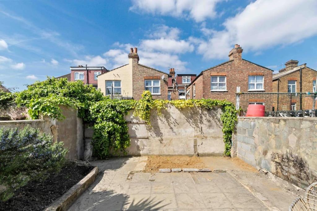 Modern 3 Bed Apartment In Tottenham 伦敦 外观 照片